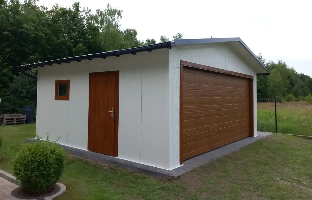 Kontajnerová garáž s prístreškom